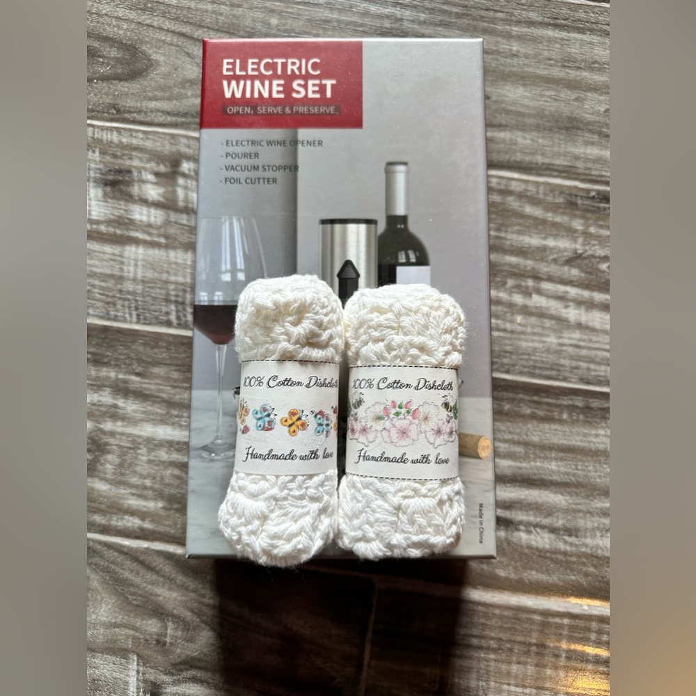 Electric Wine 🍷 Set plus 2 handmade dish cloths
